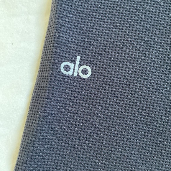 NWT Alo Yoga High Waist Micro Waffle Low Key Legging in Black Size SM - Picture 4 of 5
